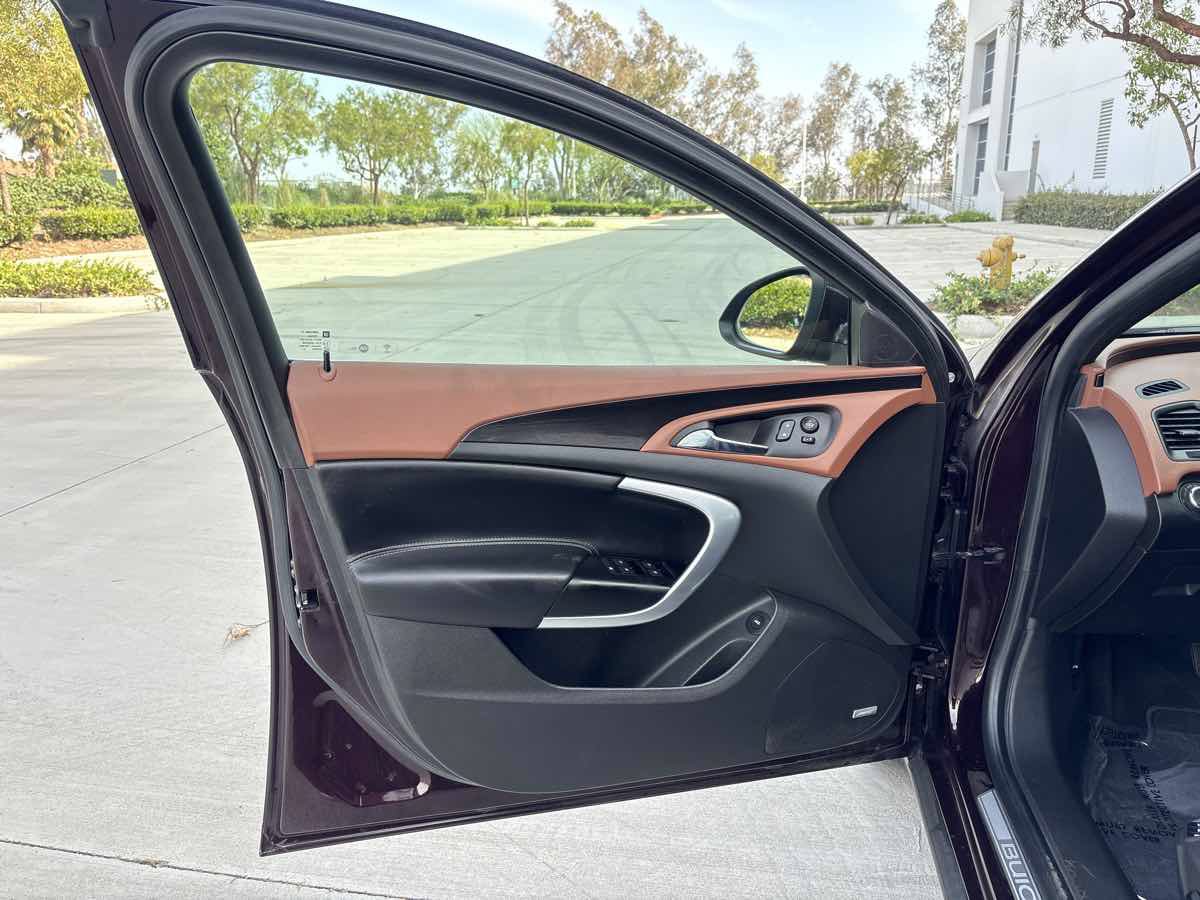 Used 2017 Buick Regal Premium w/ Driver Confidence Package #1 FWD image 18