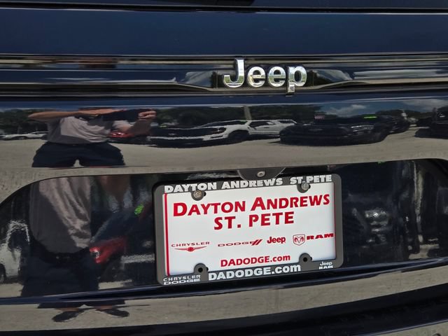 Used 2024 Jeep Grand Cherokee Limited RWD image 11