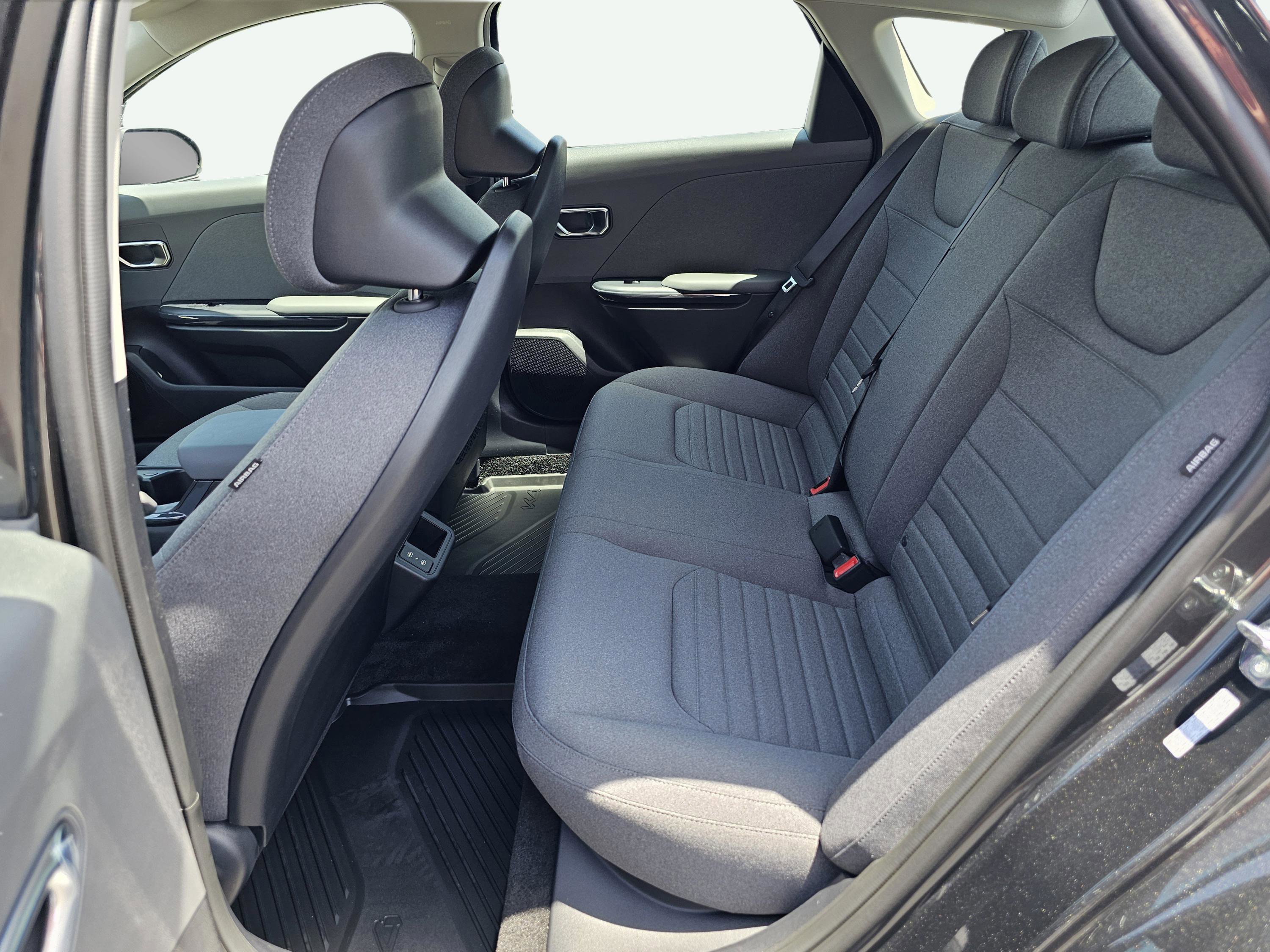 Used 2025 Kia K4 EX image 29