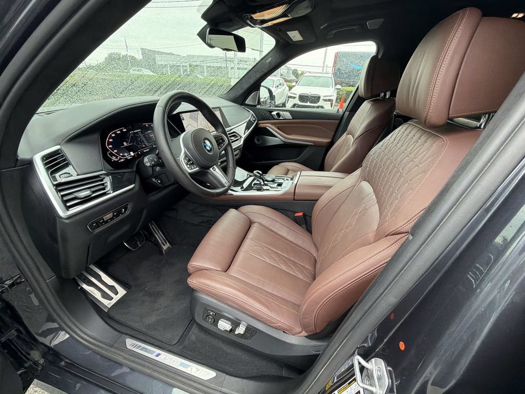 Used 2021 BMW X7 M50i w/ Dynamic Handling Package AWD/4WD image 10