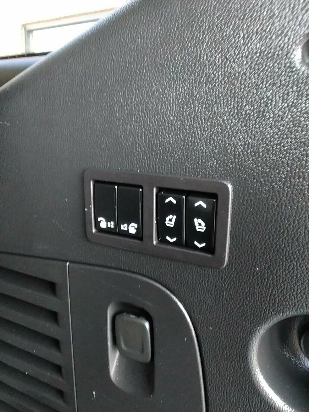 Used 2019 Chevrolet Tahoe LT w/ Luxury Package image 16