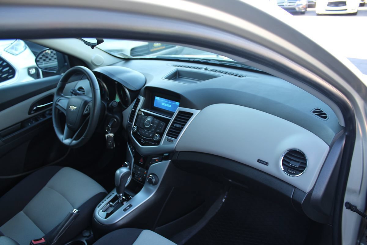 Used 2014 Chevrolet Cruze LS FWD image 18