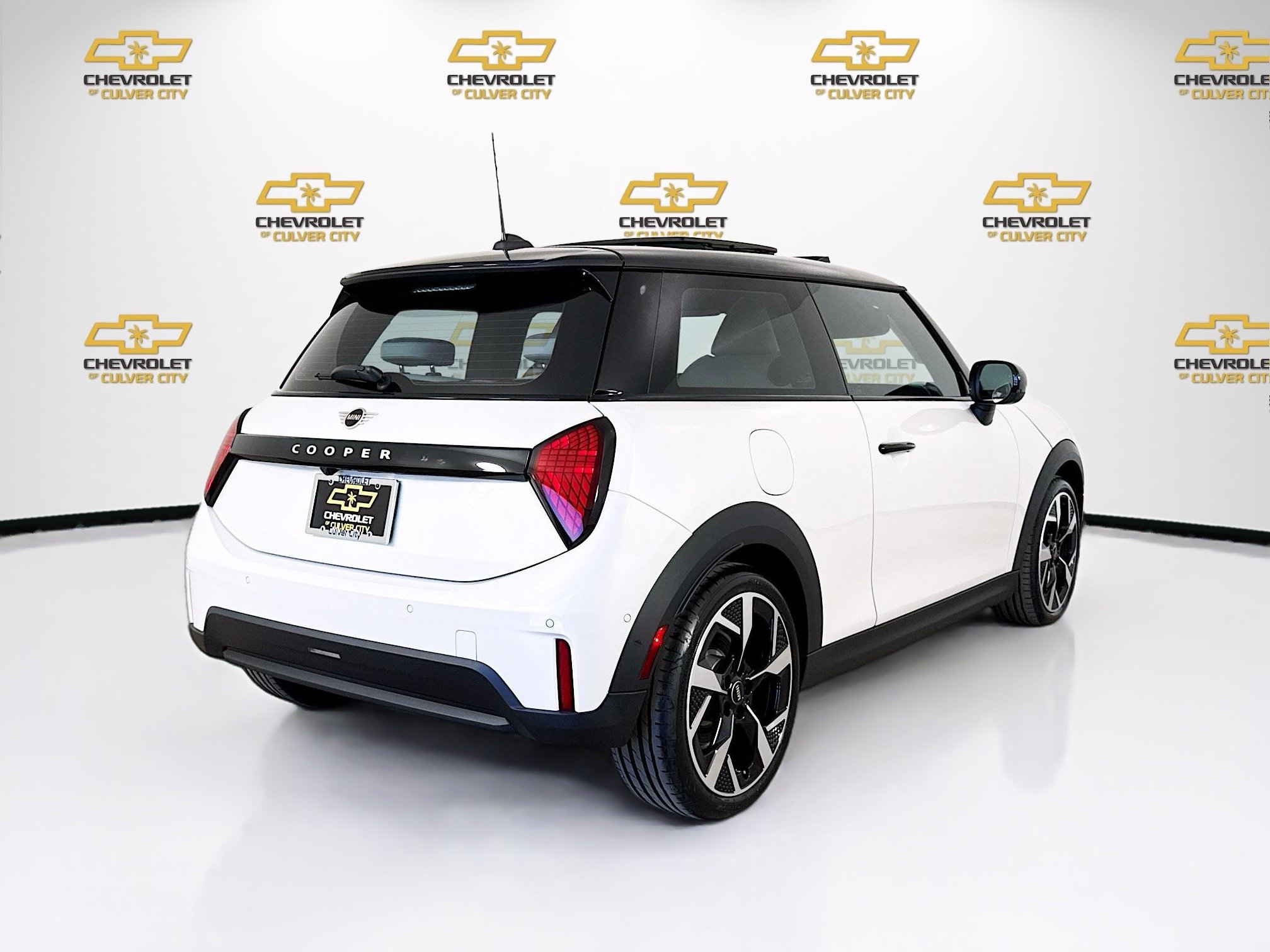 Used 2026 MINI Cooper 2-Door Hardtop FWD image 8