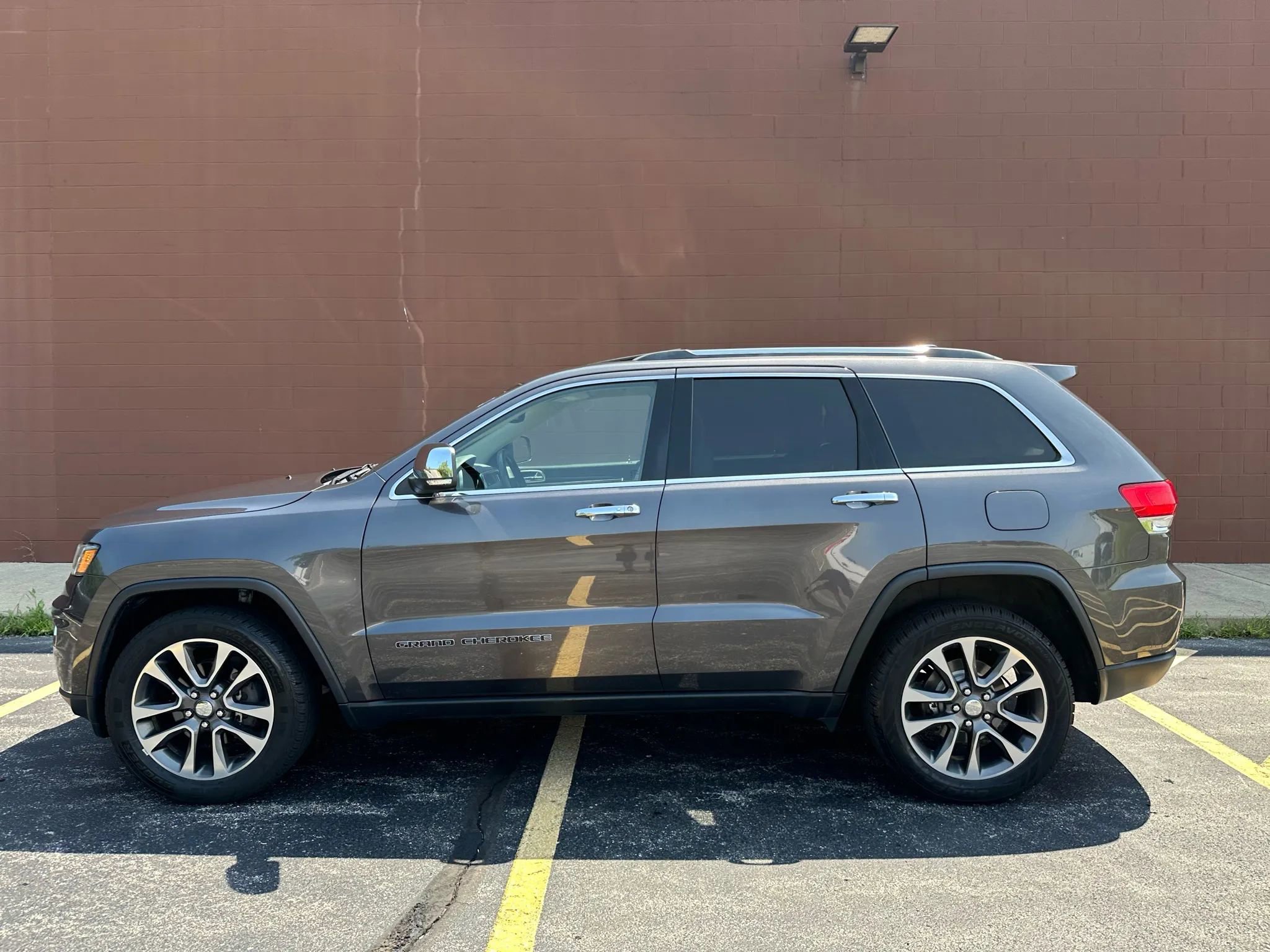 Used 2018 Jeep Grand Cherokee Limited w/ Luxury Group II image 10