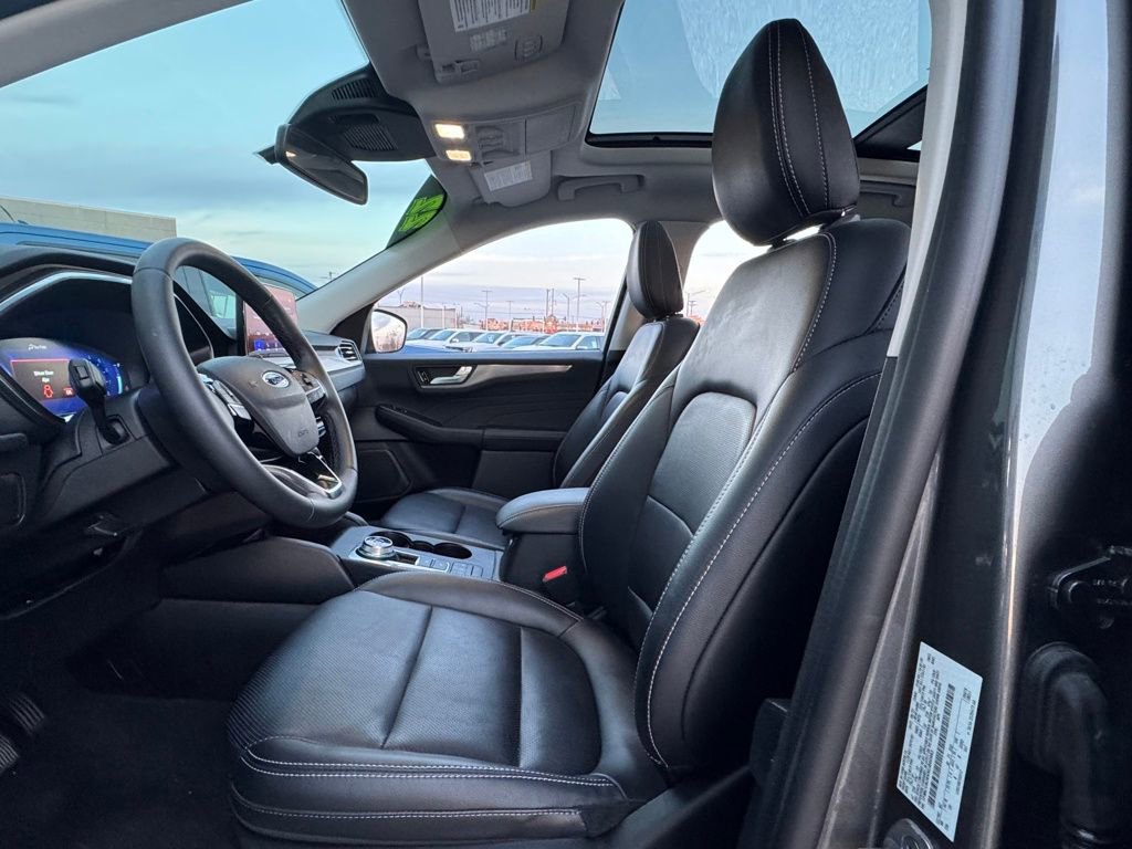 Used 2022 Ford Escape Titanium w/ Class II Trailer Tow Package image 18