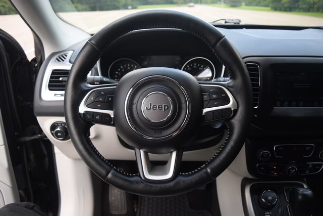Used 2018 Jeep Compass Latitude w/ Popular Equipment Group AWD/4WD image 4