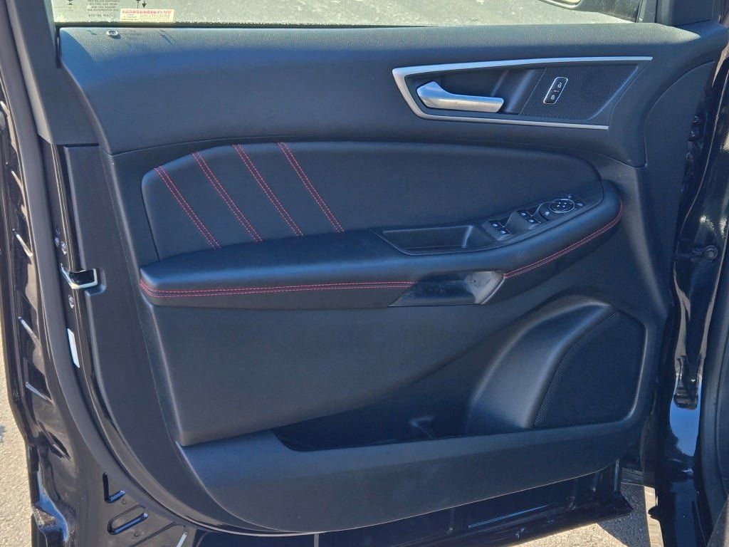 Certified 2024 Ford Edge ST-Line w/ Class II Trailer Tow Package AWD/4WD image 22