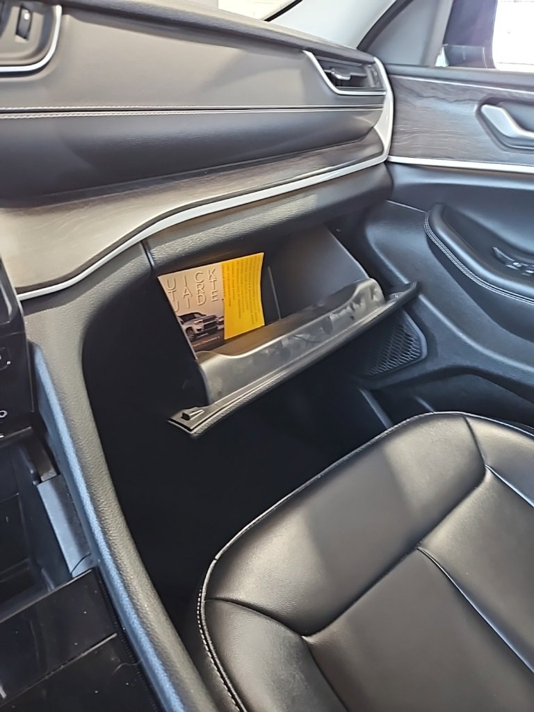 Used 2024 Jeep Grand Cherokee Limited image 29