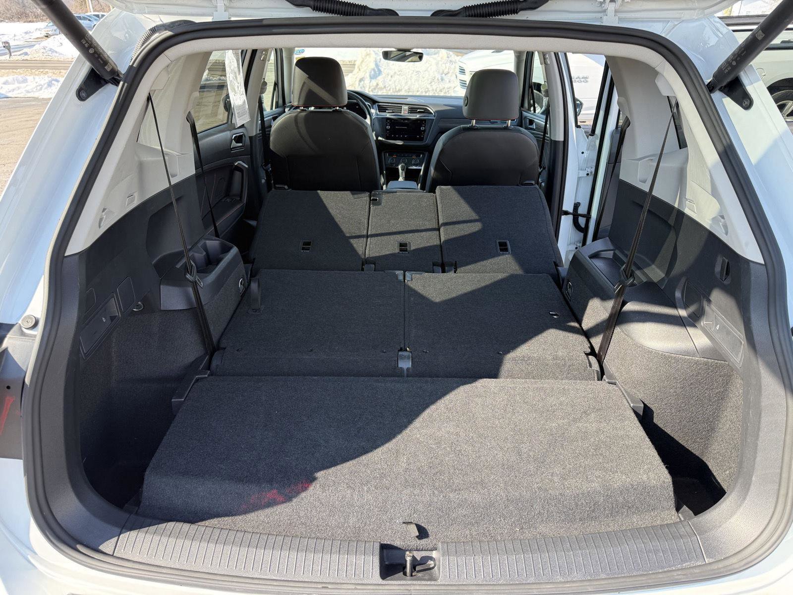 Used 2024 Volkswagen Tiguan Wolfsburg Edition image 31