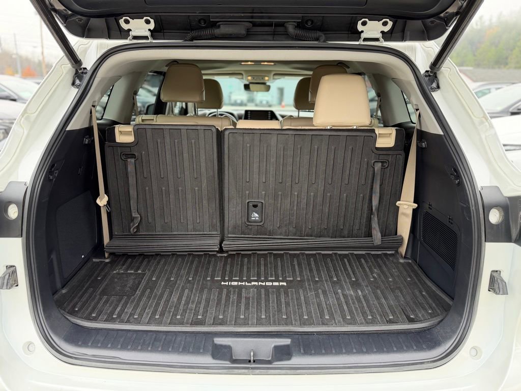 Used 2021 Toyota Highlander Limited image 5