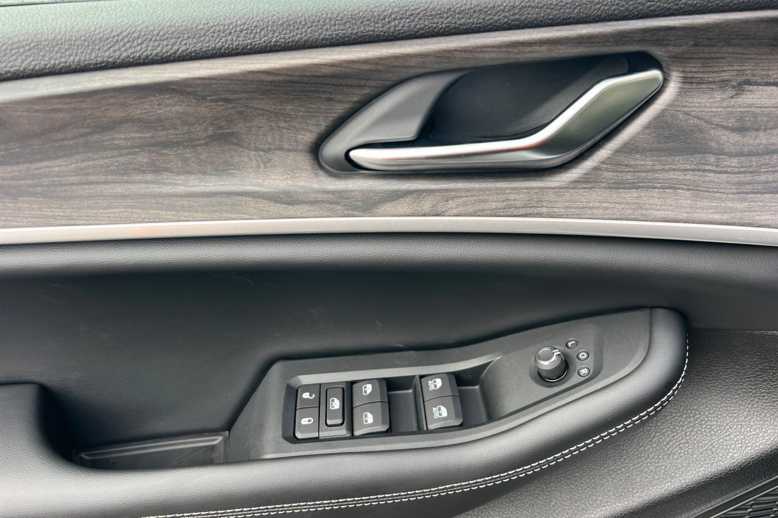 New 2026 Jeep Grand Cherokee Altitude AWD/4WD image 12
