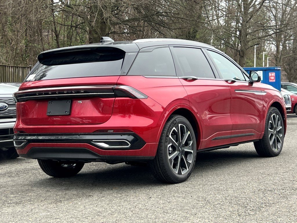 New 2026 Lincoln Nautilus Reserve image 4