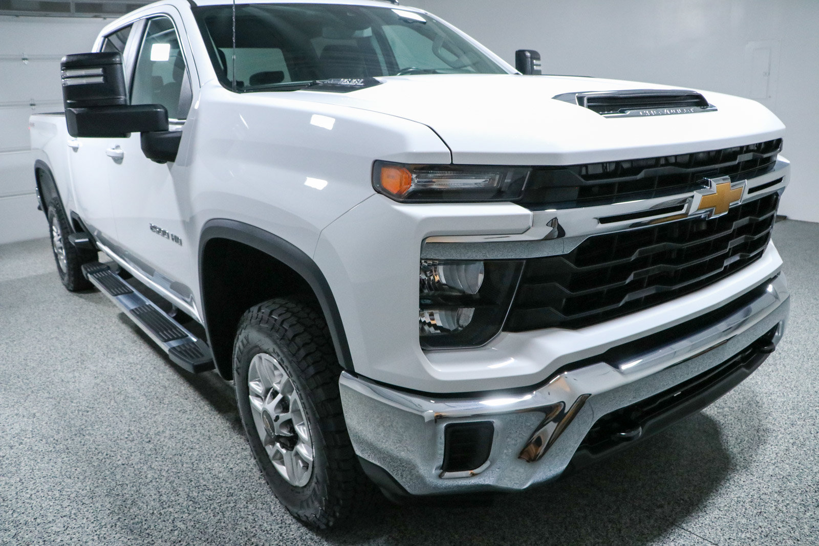 Used 2024 Chevrolet Silverado 2500 LT AWD/4WD image 5