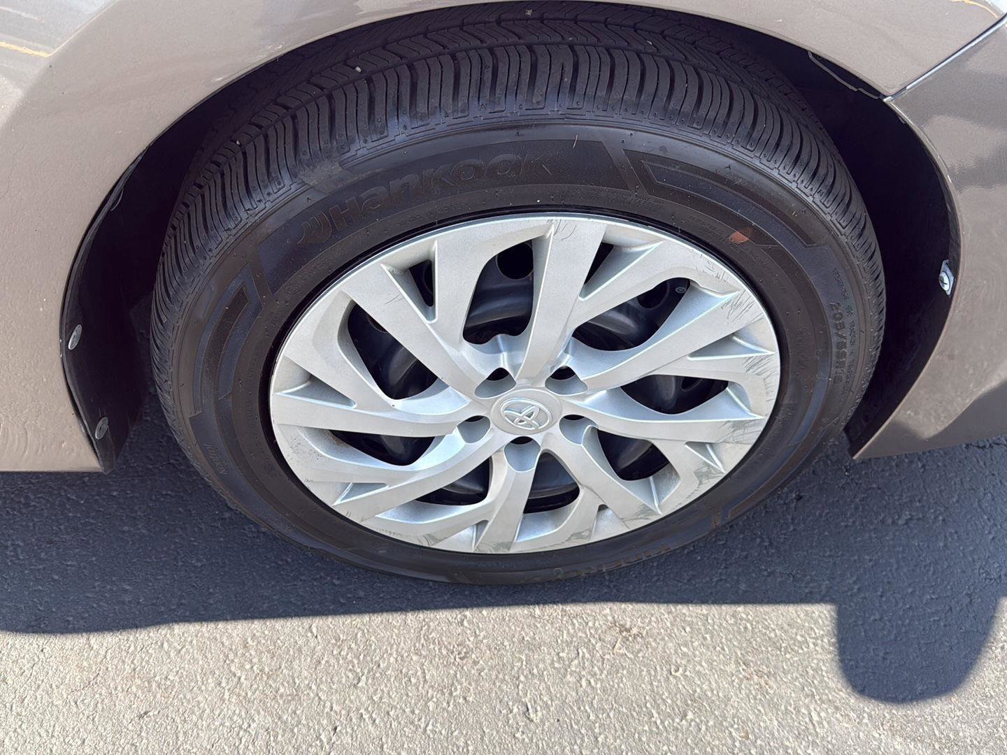 Used 2017 Toyota Corolla LE FWD image 9