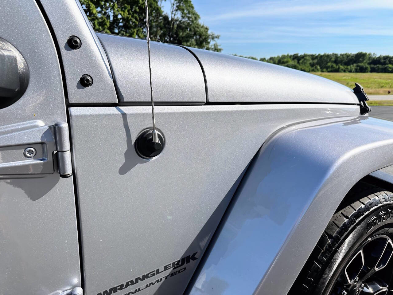 Used 2018 Jeep Wrangler Unlimited Sahara image 9