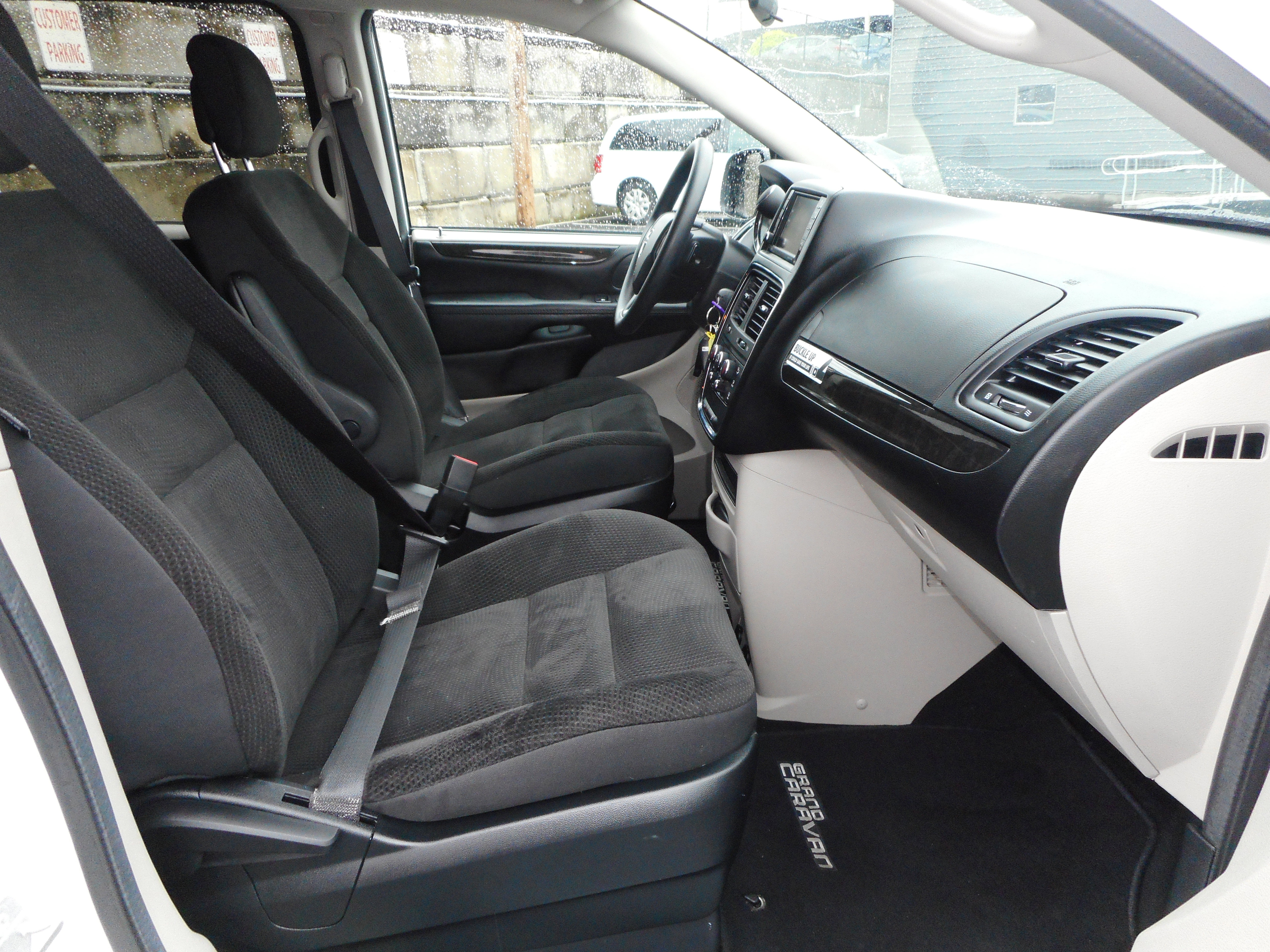 Used 2017 Dodge Grand Caravan SE w/ Power Window Group FWD image 29