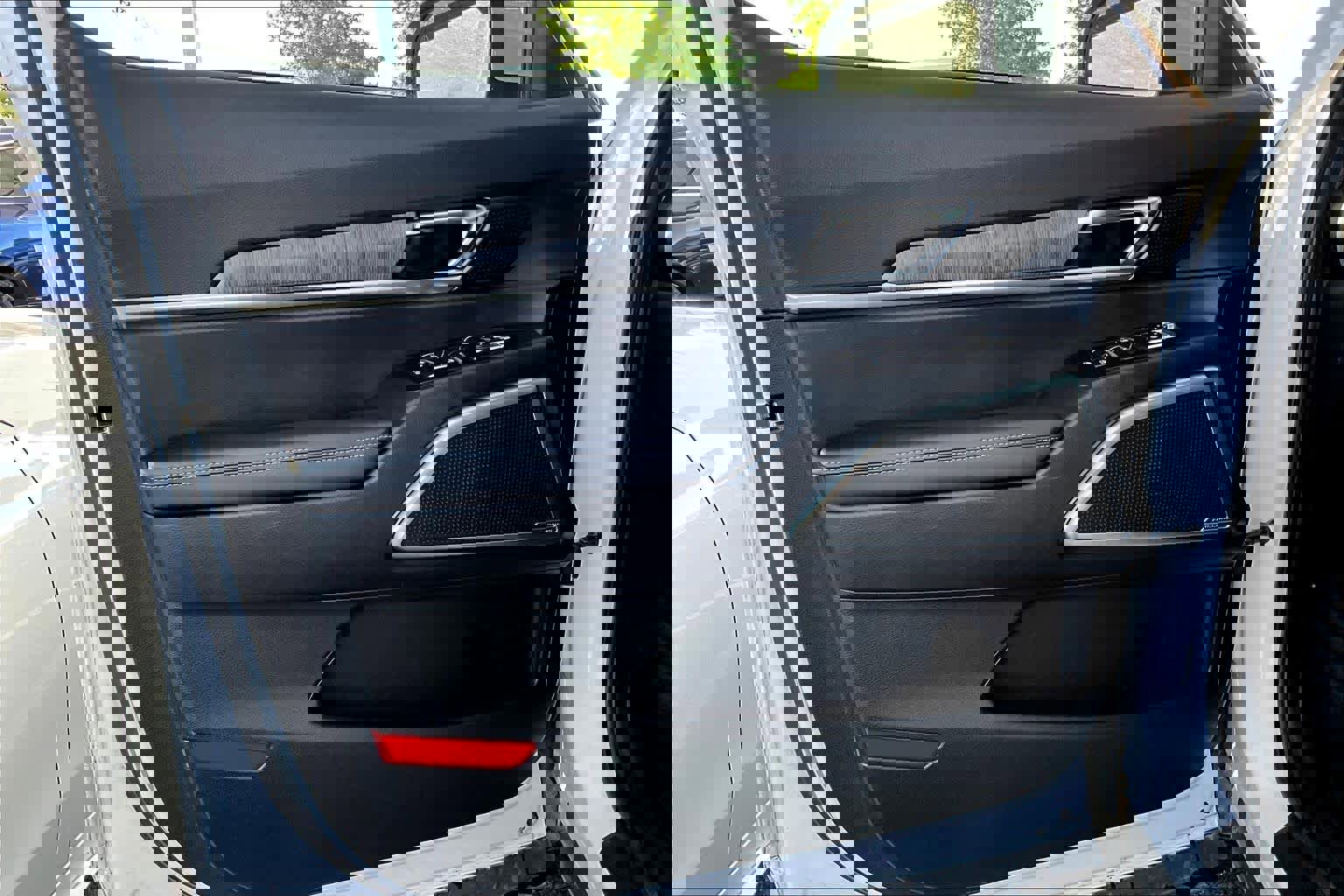 Used 2024 Kia Telluride EX w/ EX Captain's Chair Package image 22