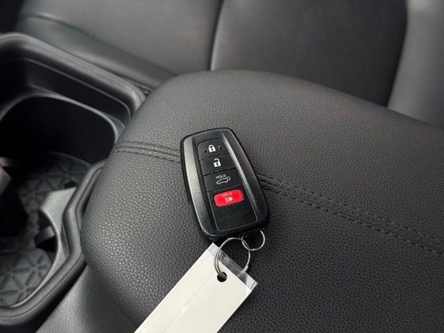 Used 2021 Toyota RAV4 XLE Premium image 23