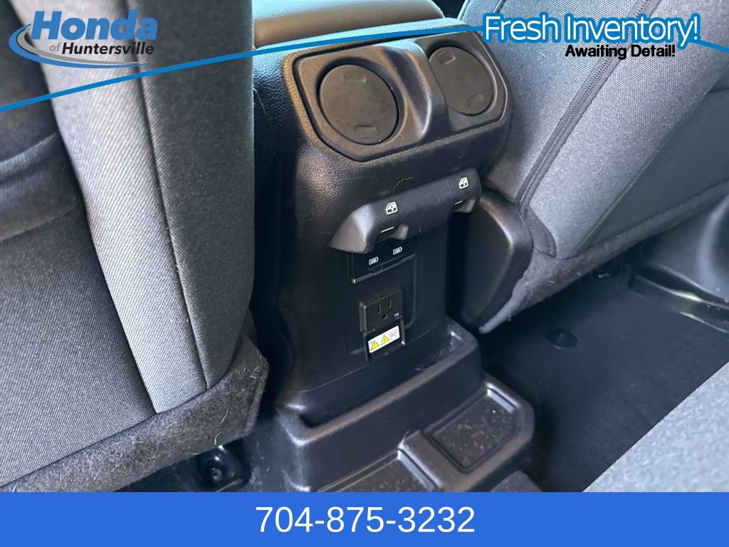 Used 2024 Jeep Wrangler Unlimited Sahara image 13