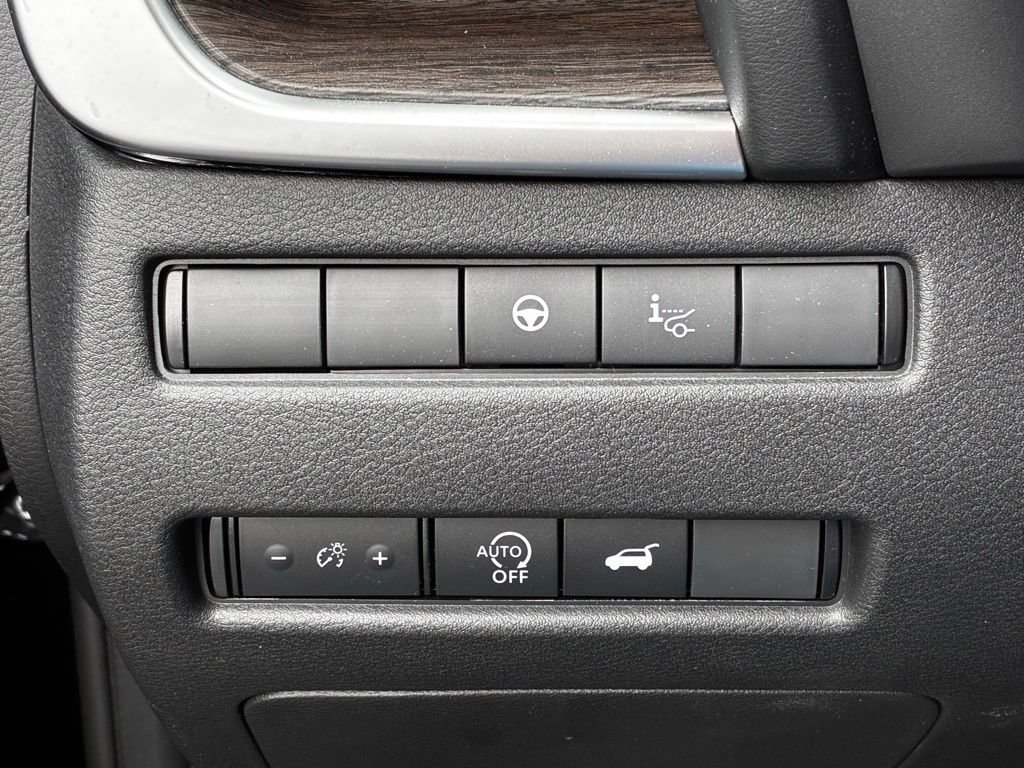Used 2025 Nissan Rogue Platinum w/ Platinum Premium Package AWD/4WD image 11
