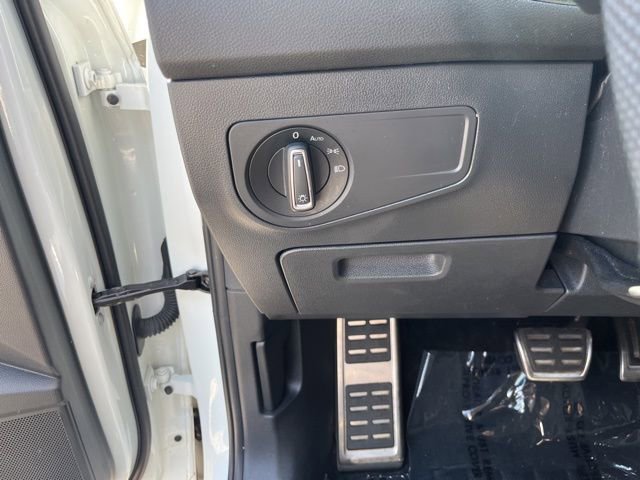 Used 2024 Volkswagen Tiguan SE R-Line image 31