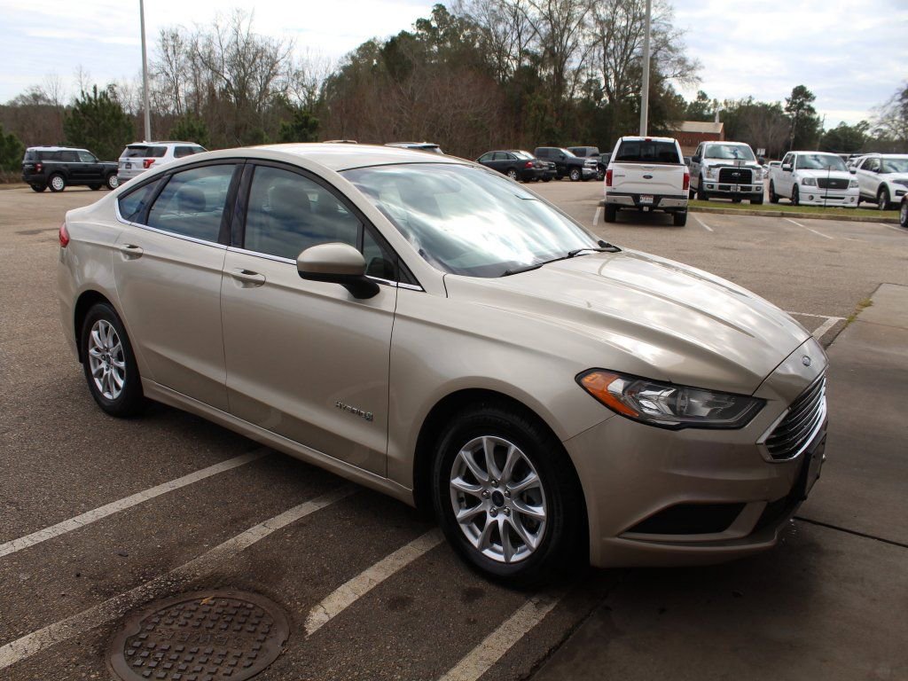 Used 2018 Ford Fusion S image 2