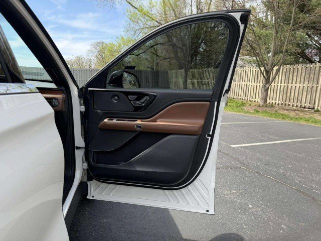 Used 2020 Lincoln Aviator Reserve w/ Equipment Group 201A AWD/4WD image 25