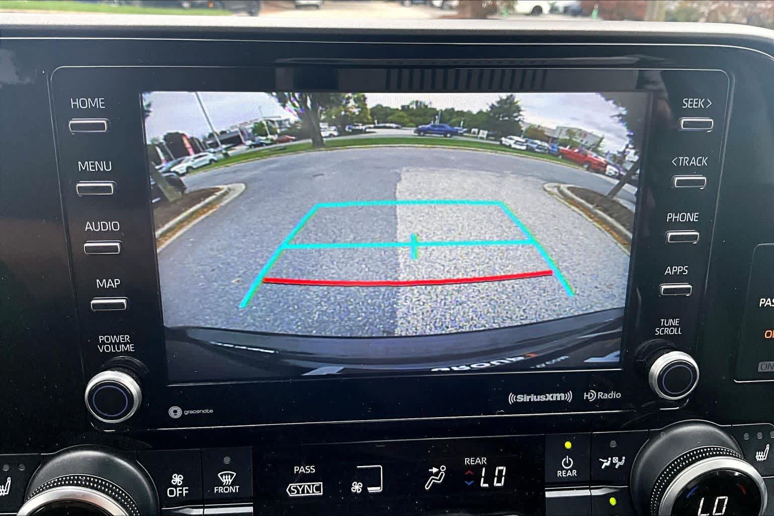 Used 2021 Toyota Highlander XLE AWD/4WD image 27