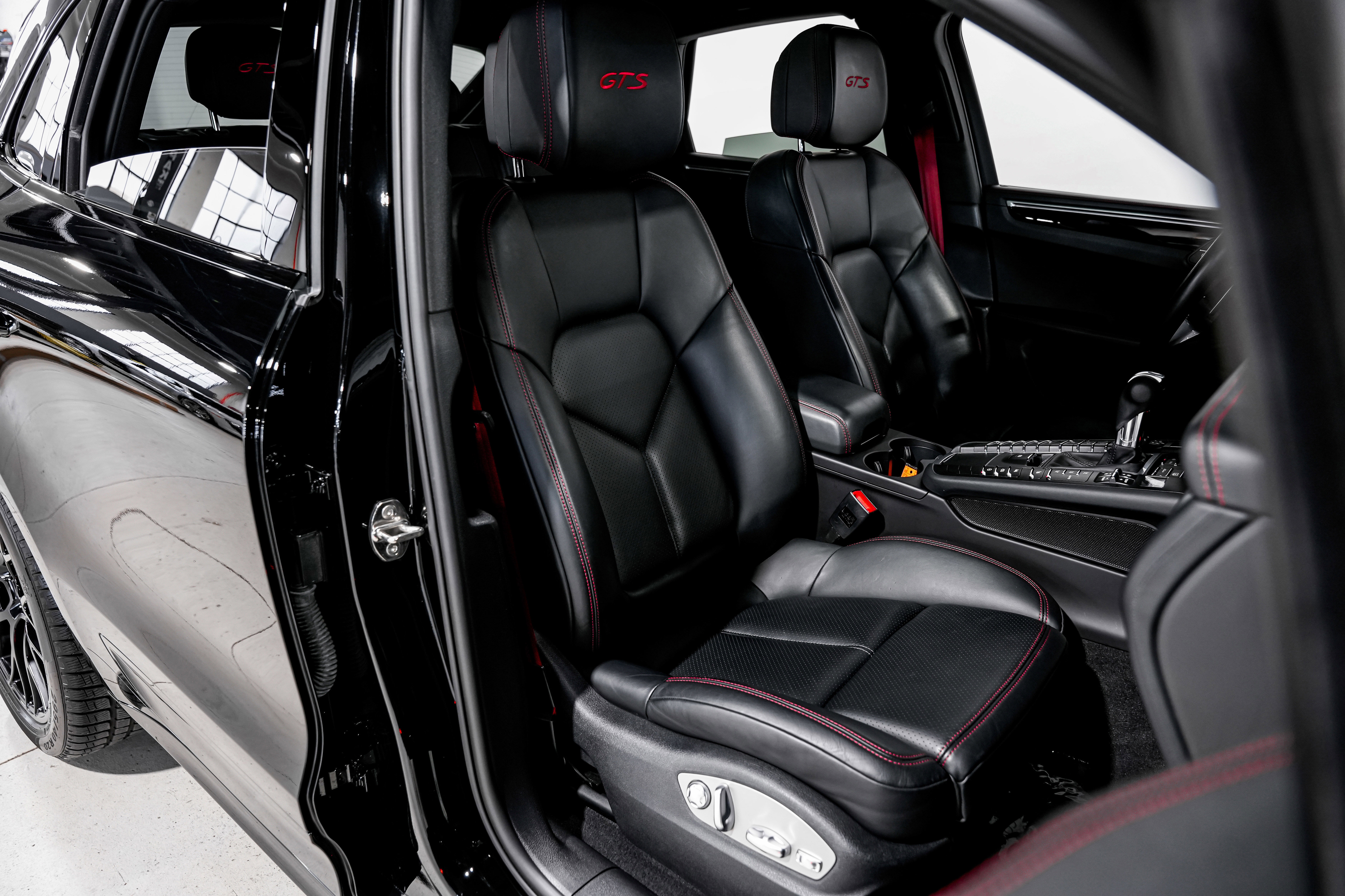 Used 2021 Porsche Macan GTS image 25