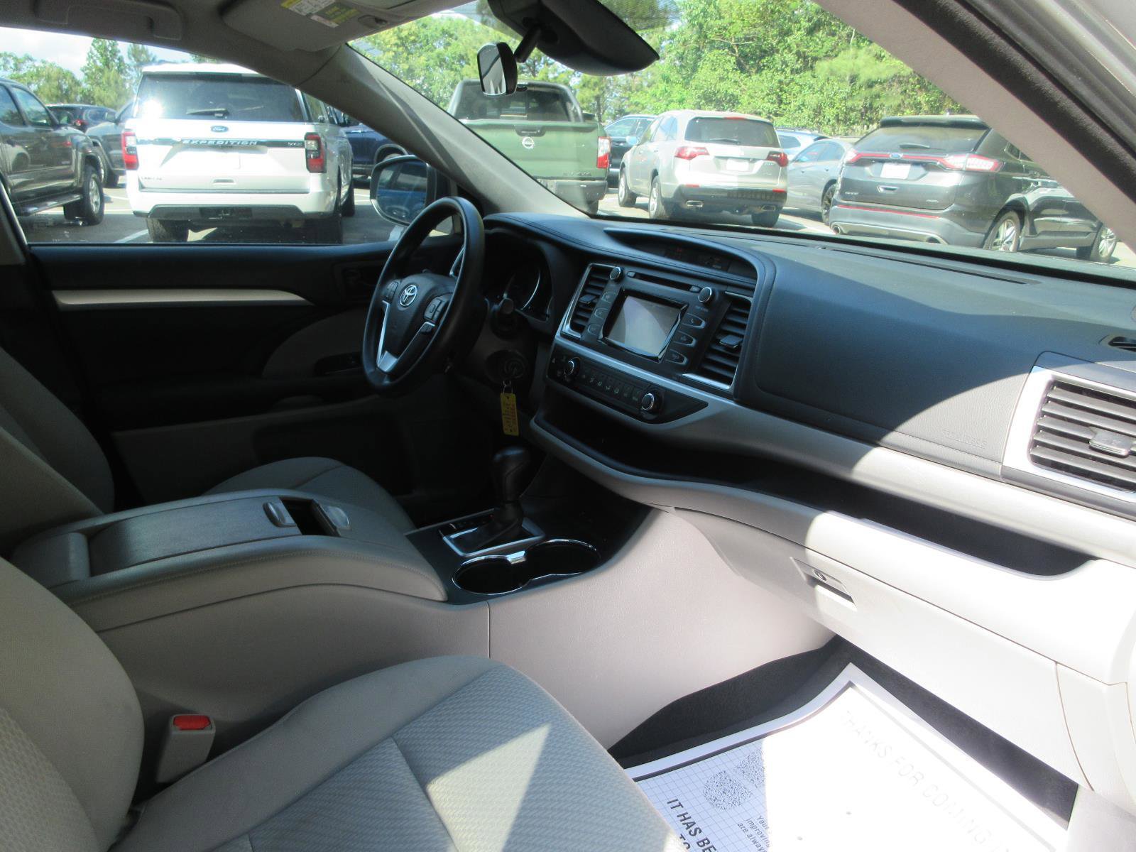 Used 2018 Toyota Highlander LE FWD image 21