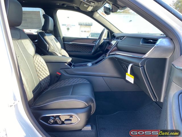 New 2025 Jeep Grand Cherokee Summit w/ Obsidian Package image 6