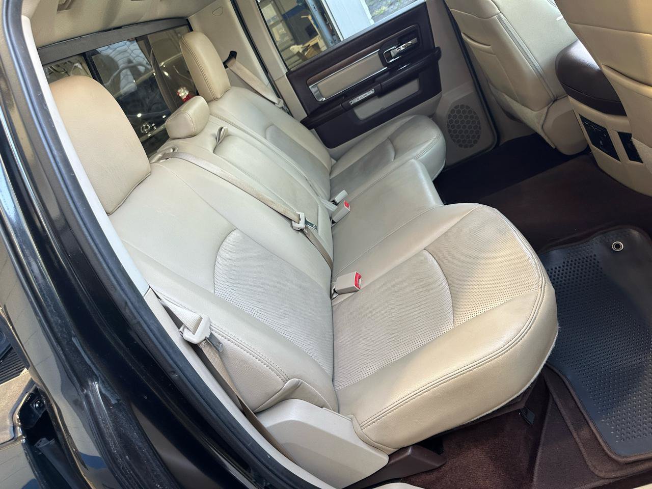 Used 2017 RAM 1500 Laramie RWD image 29