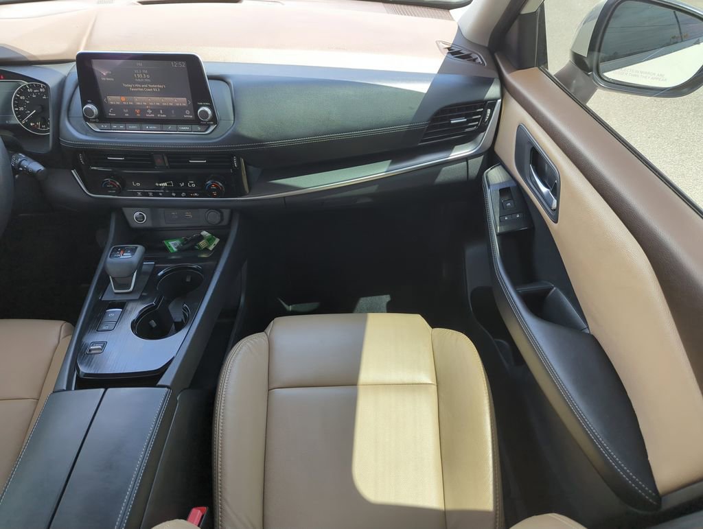 Used 2021 Nissan Rogue SV image 16