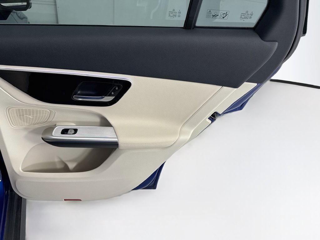 Certified 2026 Mercedes-Benz GLC 300 image 25