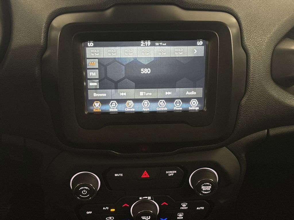 Used 2019 Jeep Renegade Latitude w/ Cold Weather Group image 31