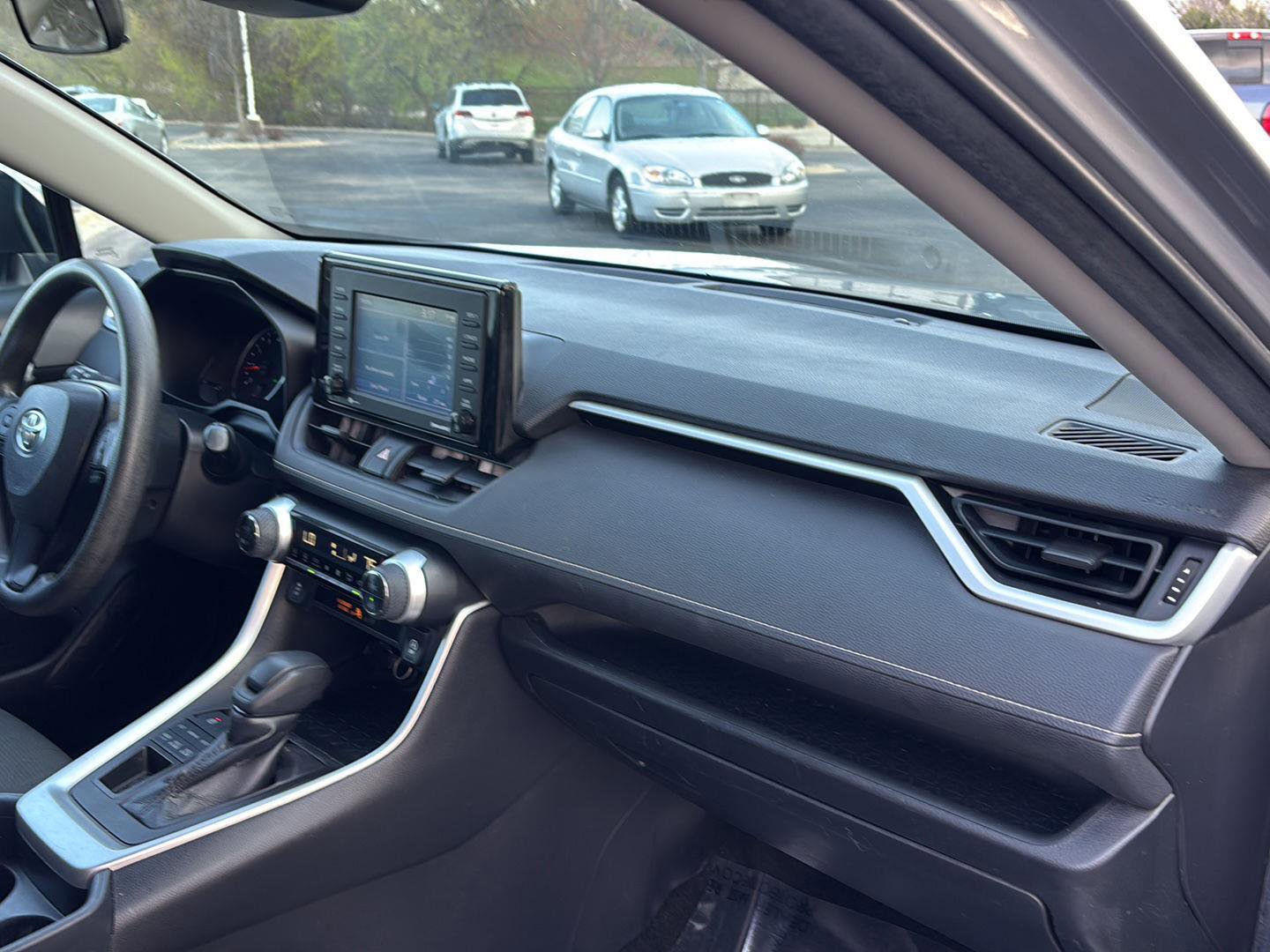 Used 2020 Toyota RAV4 XLE AWD/4WD image 24