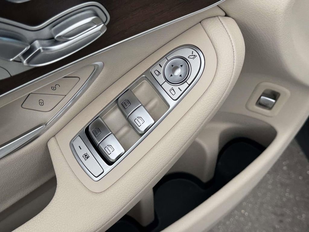 Used 2018 Mercedes-Benz GLC 300 4MATIC image 18