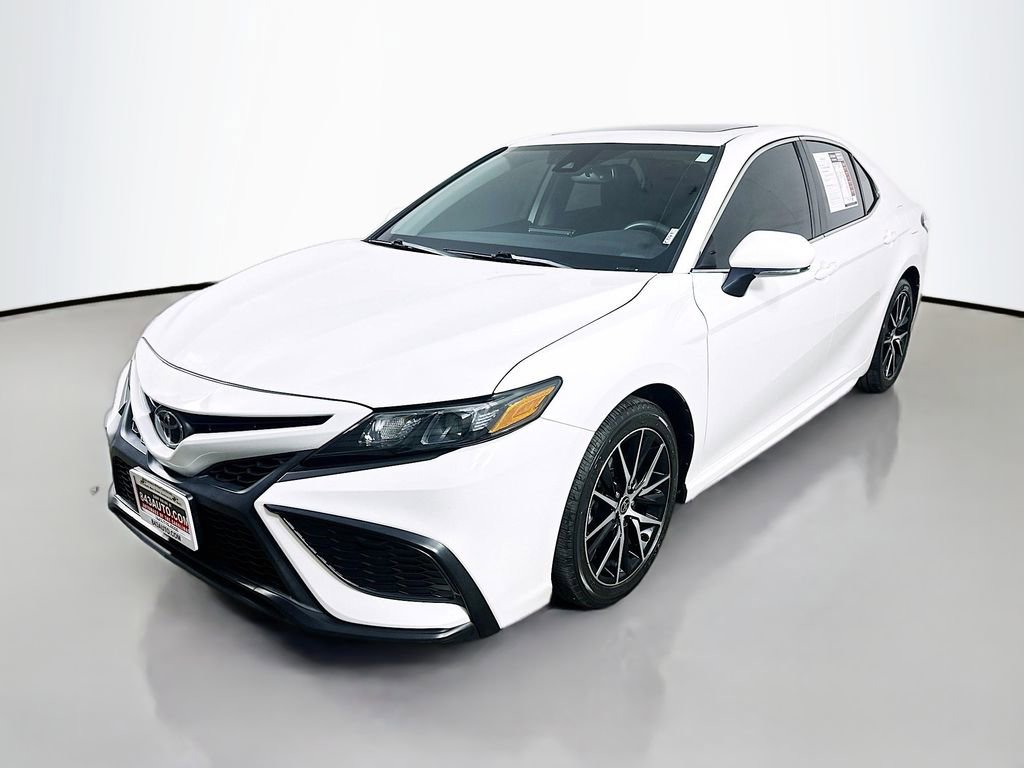 Used 2023 Toyota Camry SE w/ Convenience Package FWD image 3