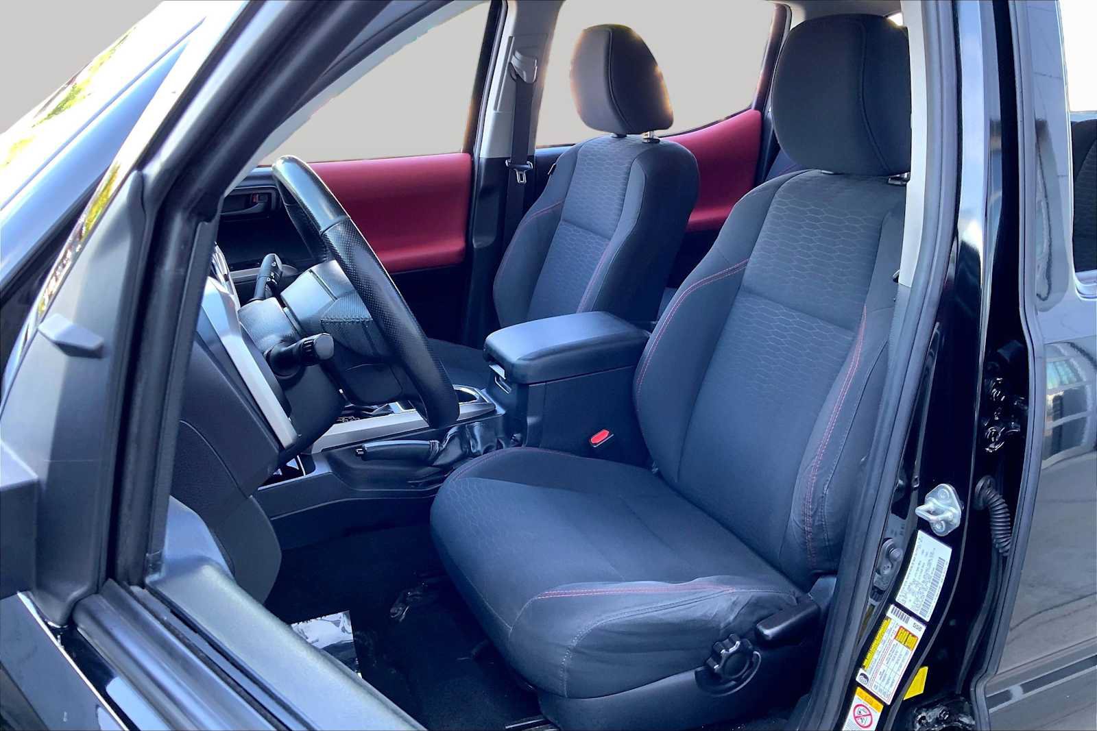 Used 2019 Toyota Tacoma SR5 AWD/4WD image 9