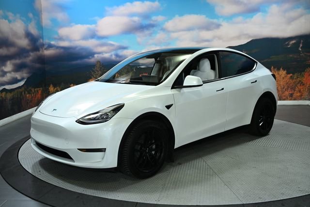 Used 2022 Tesla Model Y Long Range image 4