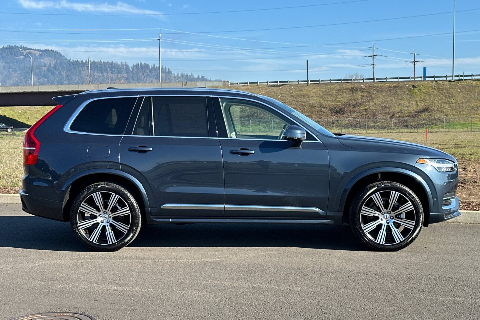 Used 2025 Volvo XC90 B6 Ultra image 2