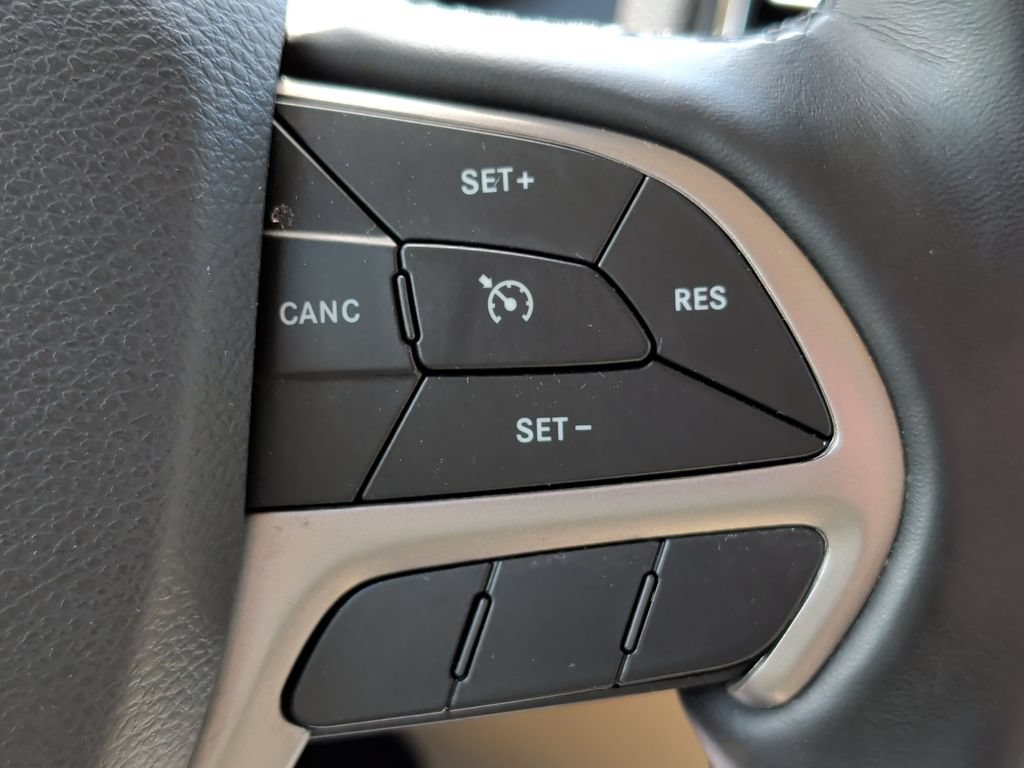 Used 2020 Jeep Grand Cherokee Limited AWD/4WD image 13