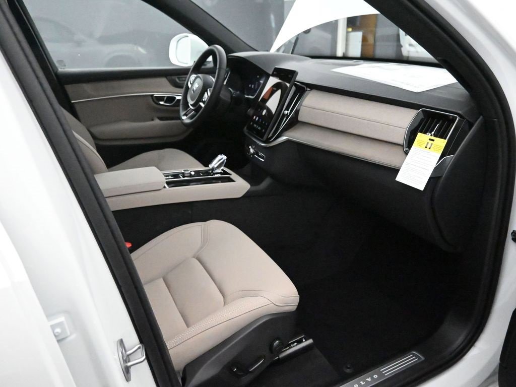 New 2026 Volvo XC90 B5 Plus image 40