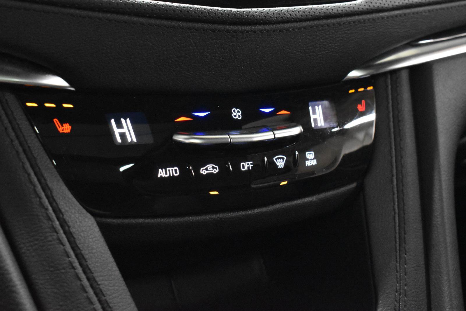 Certified 2025 Cadillac XT5 Premium Luxury w/ LPO, Floor Liner Package image 23