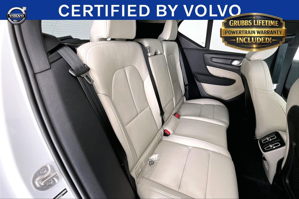 Used 2025 Volvo XC40 B5 Plus AWD/4WD image 30