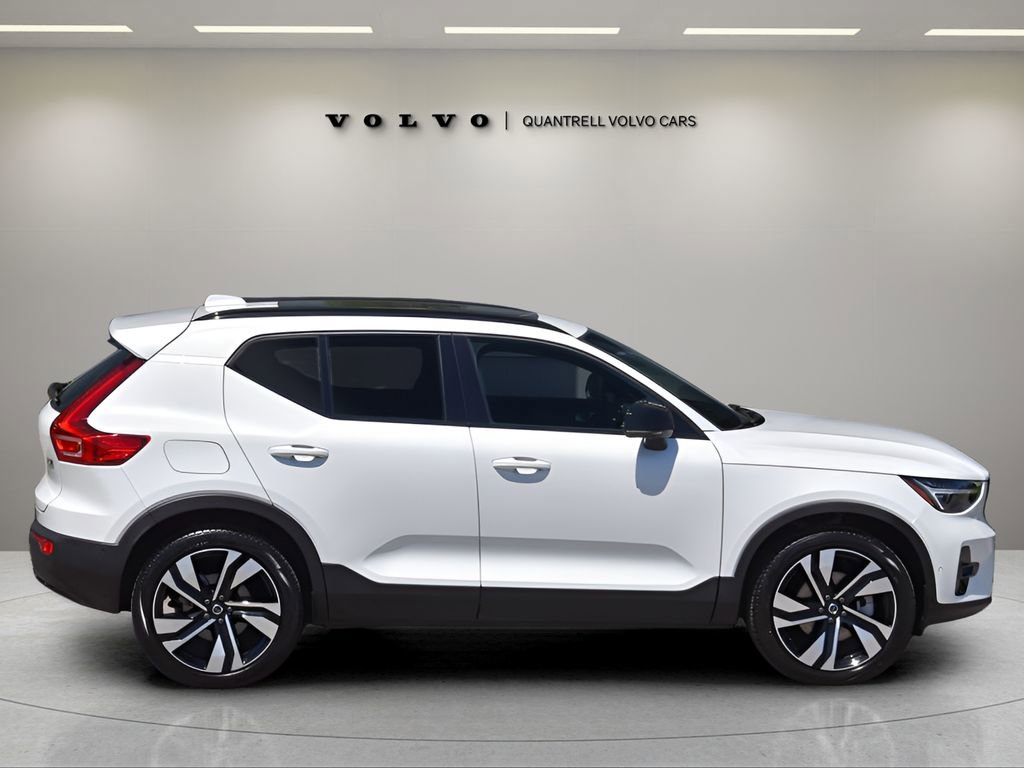 Used 2025 Volvo XC40 B5 Plus w/ Protection Package Premier image 3
