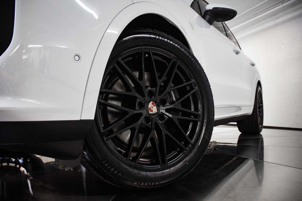 New 2026 Porsche Cayenne Coupe AWD/4WD image 12