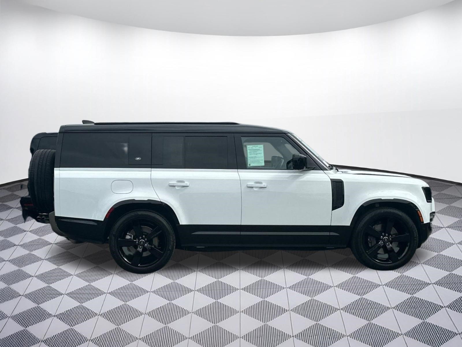 Certified 2024 Land Rover Defender 130 X-Dynamic SE AWD/4WD image 34
