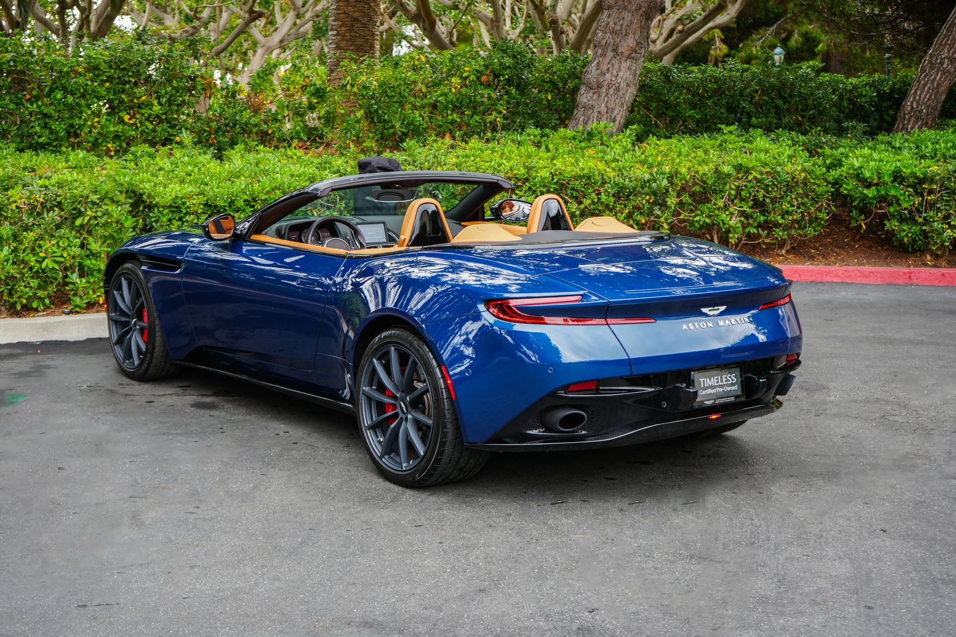 Used 2023 Aston Martin DB11 Volante RWD image 5