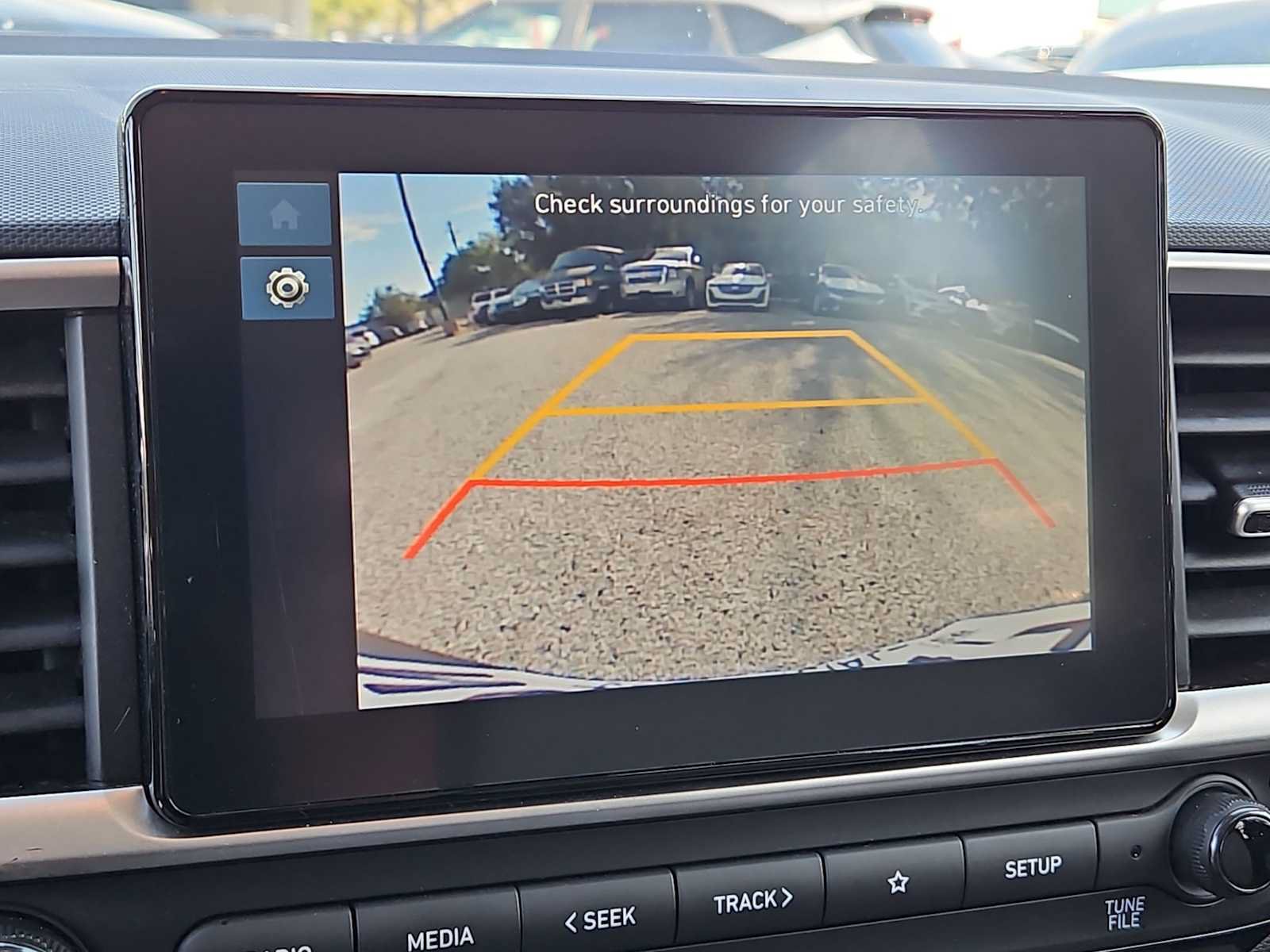 Used 2025 Hyundai Venue SEL FWD image 13